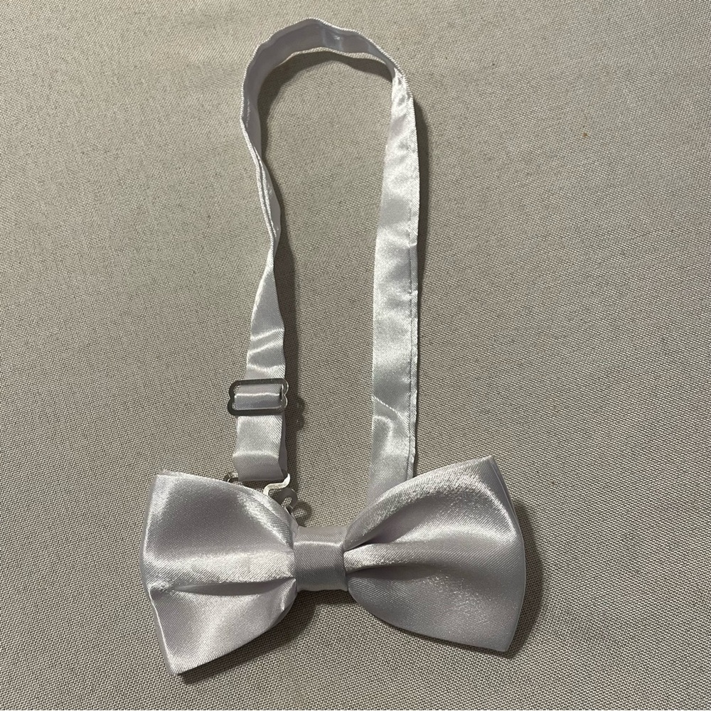🌷3/$15 New White/Silver Pre-Tied Bow Tie with Adjustable Strap
